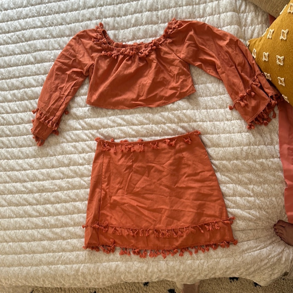 Fridge coral crop and matching skirt, never worn